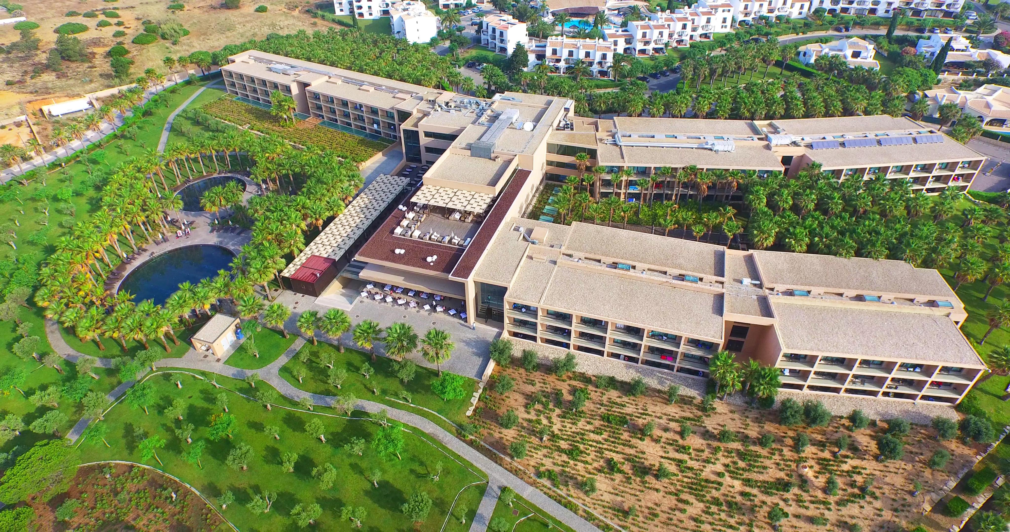 เซาราฟาเอล อัตลันติโก Hotel อัลบูเฟรา ภายนอก รูปภาพ Aerial view of the hotel